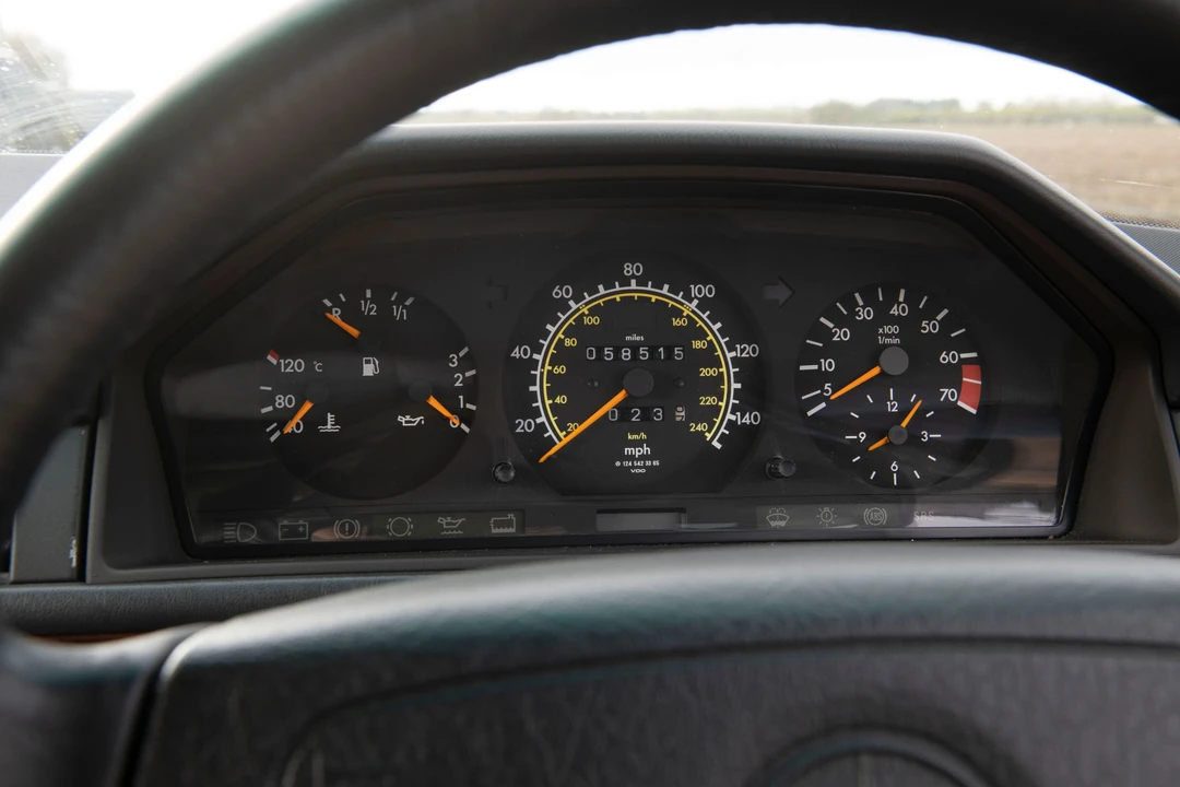 1995 Mercedes-Benz W124 E-Class - Image 6 of 16