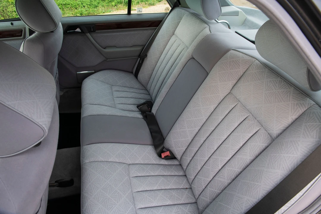 1995 Mercedes-Benz W124 E-Class - Image 8 of 16