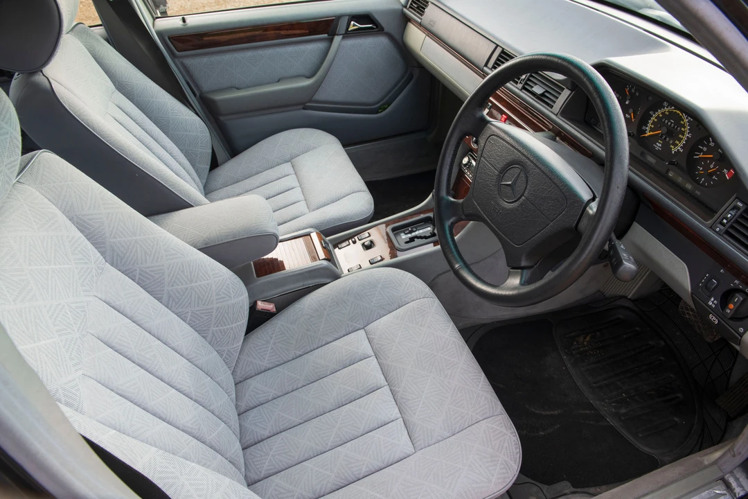1995 Mercedes-Benz W124 E-Class - Image 5 of 16