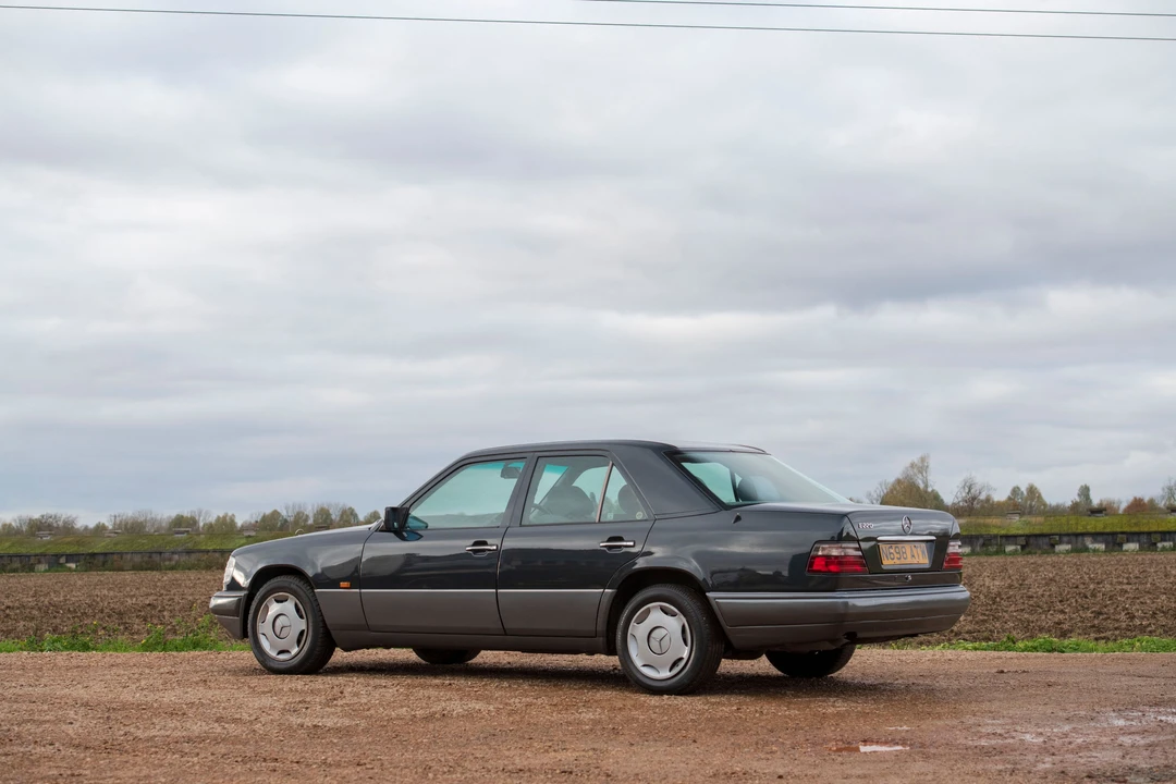 1995 Mercedes-Benz W124 E-Class - Image 13 of 16