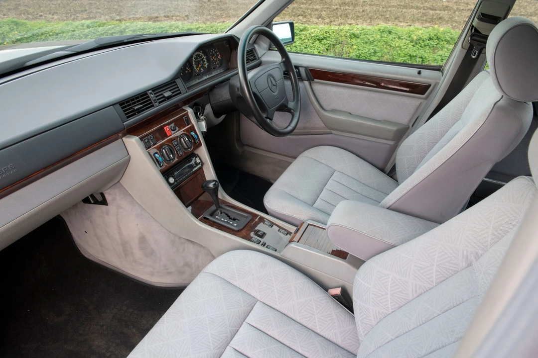 1995 Mercedes-Benz W124 E-Class - Image 10 of 16