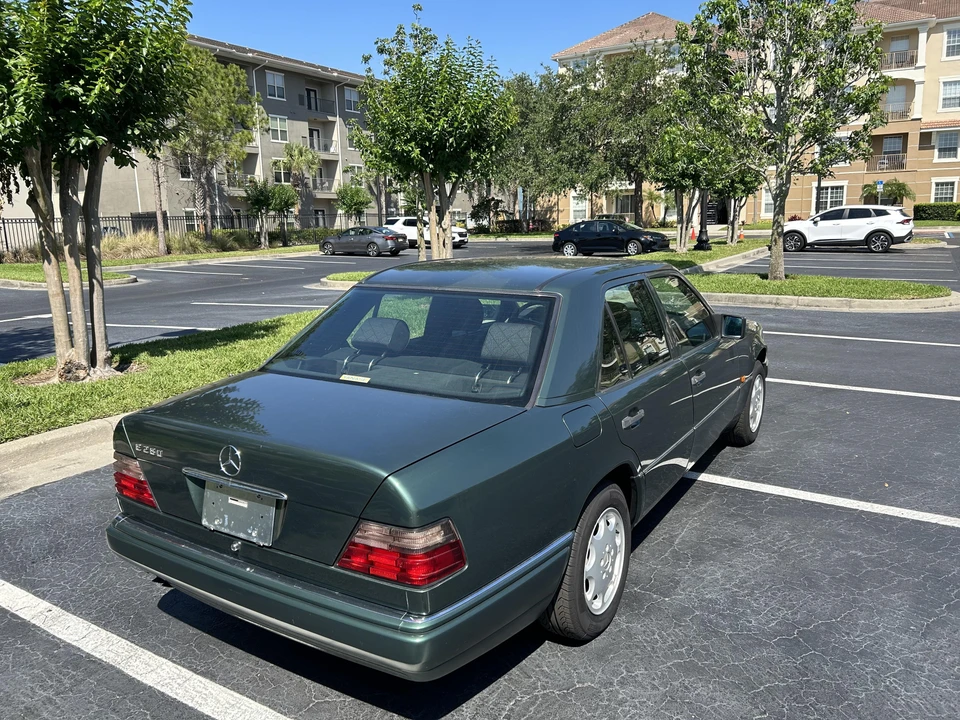 1995 Mercedes-Benz W124 E-Class - Image 13 of 31