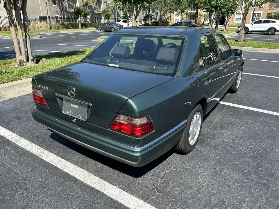 1995 Mercedes-Benz W124 E-Class - Image 14 of 31