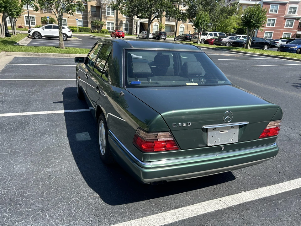 1995 Mercedes-Benz W124 E-Class - Image 11 of 31