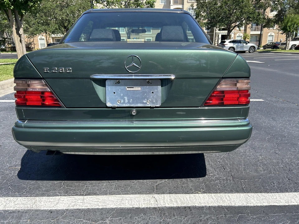 1995 Mercedes-Benz W124 E-Class - Image 12 of 31