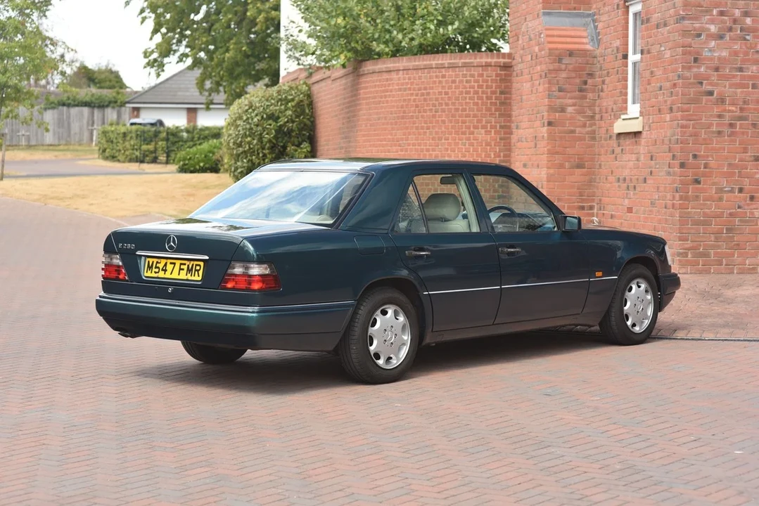 1995 Mercedes-Benz W124 E-Class - Image 13 of 31