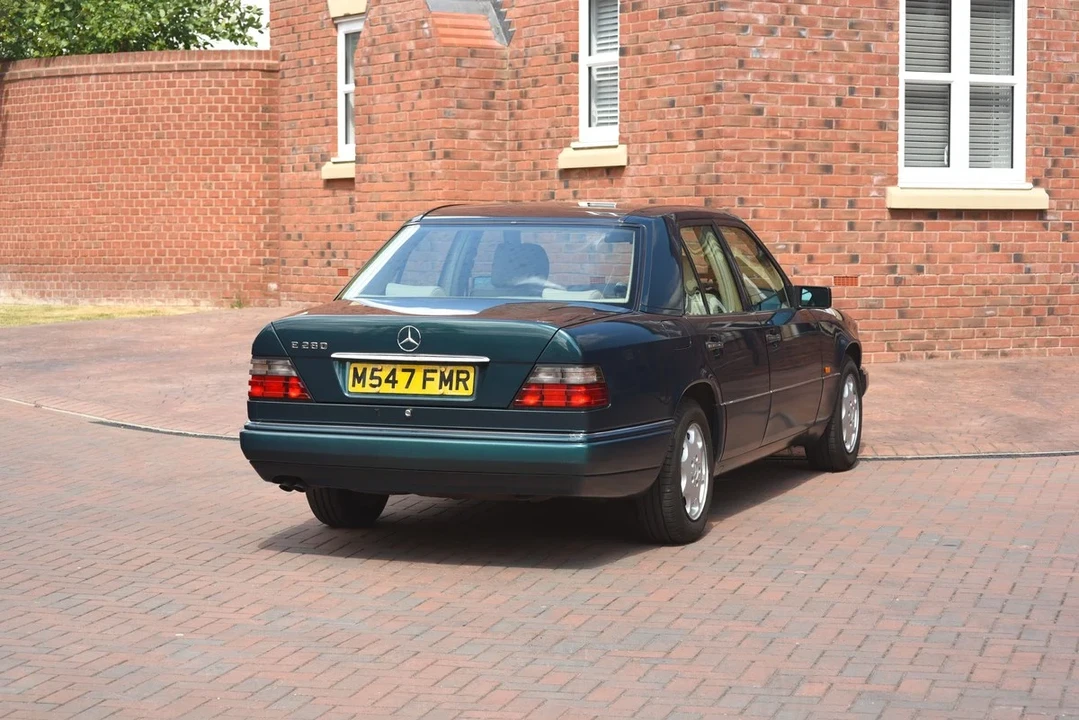 1995 Mercedes-Benz W124 E-Class - Image 17 of 31