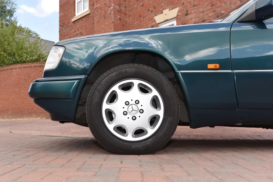 1995 Mercedes-Benz W124 E-Class - Image 30 of 31