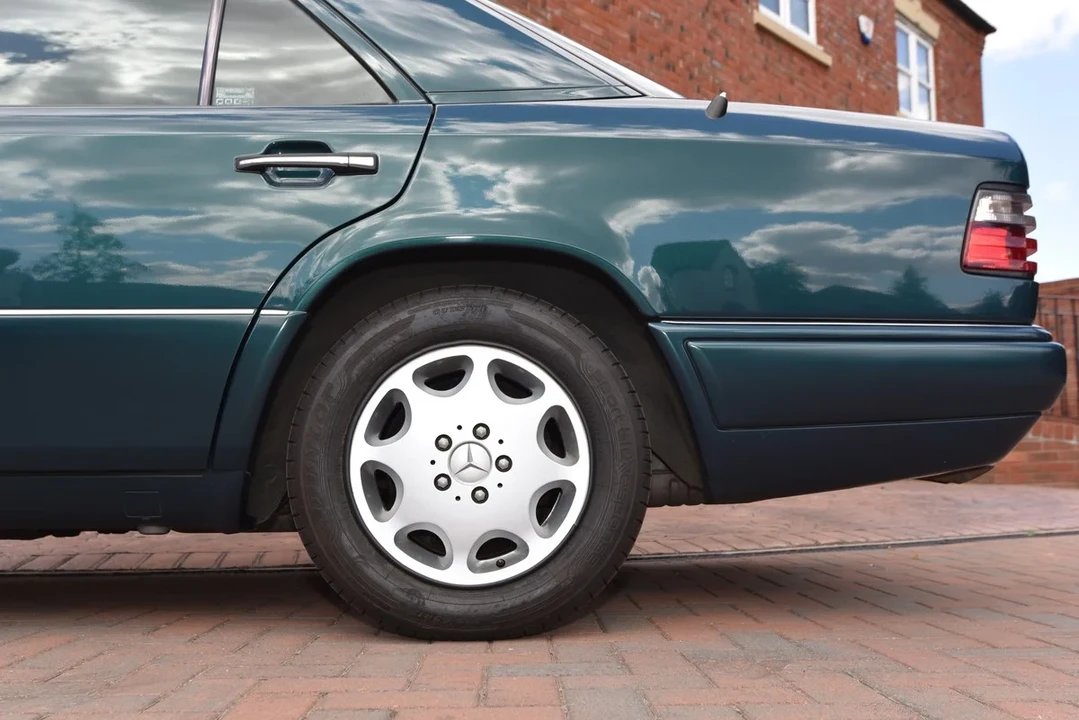 1995 Mercedes-Benz W124 E-Class - Image 31 of 31