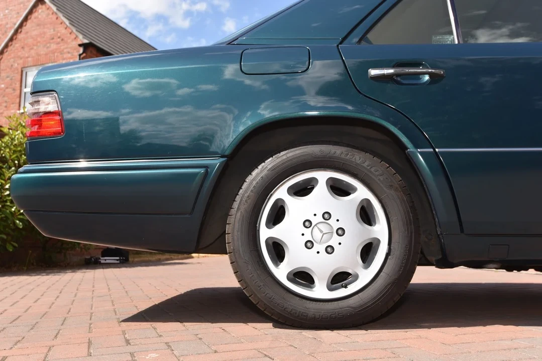 1995 Mercedes-Benz W124 E-Class - Image 28 of 31