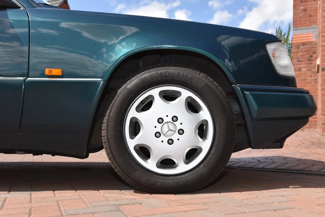 1995 Mercedes-Benz W124 E-Class - Image 29 of 31