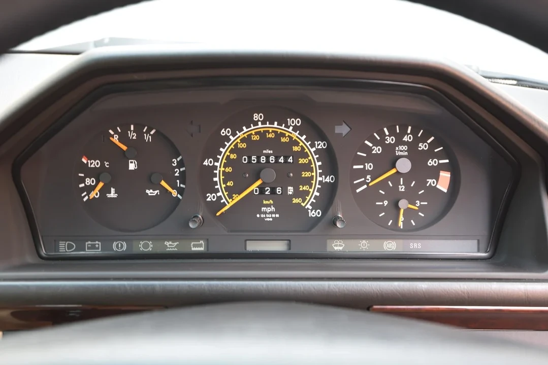 1995 Mercedes-Benz W124 E-Class - Image 10 of 31