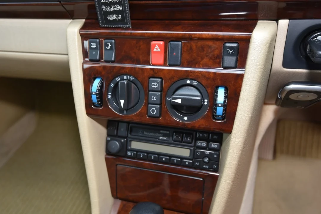 1995 Mercedes-Benz W124 E-Class - Image 12 of 31