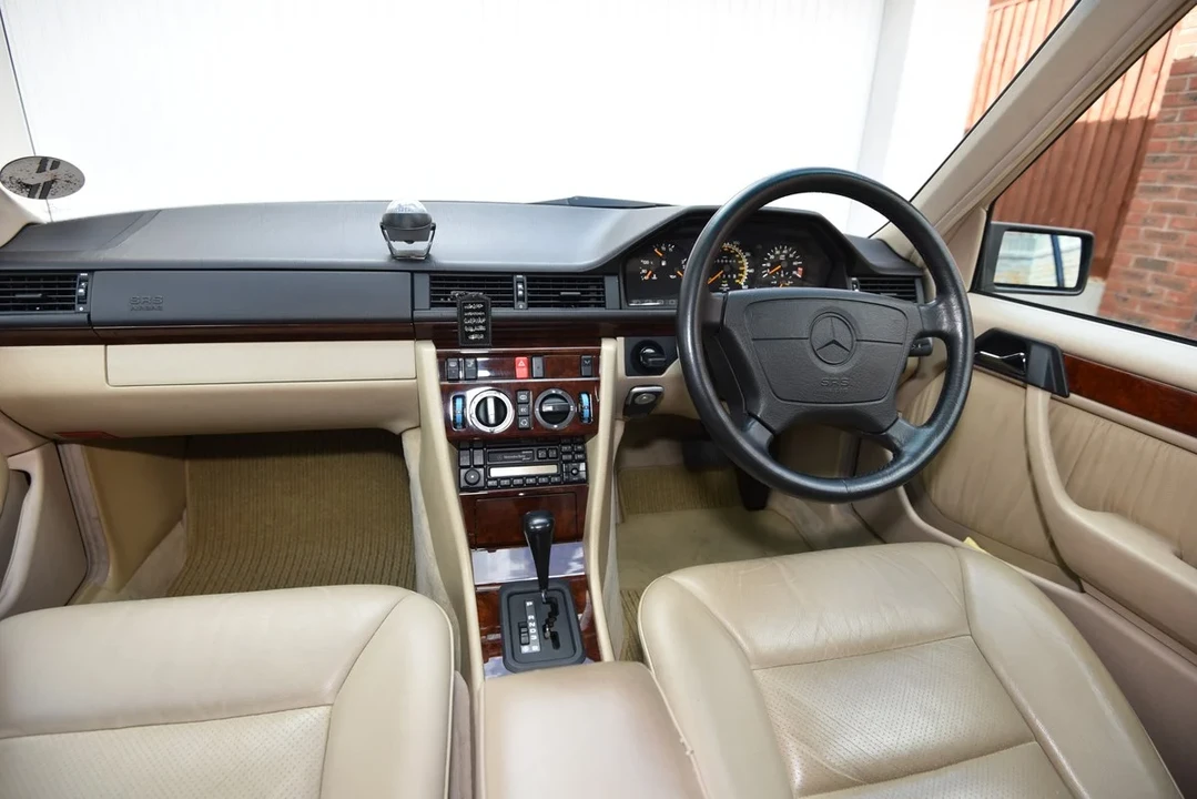 1995 Mercedes-Benz W124 E-Class - Image 8 of 31