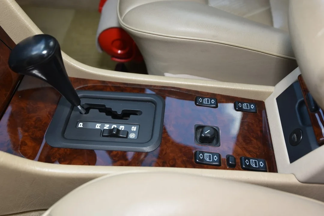 1995 Mercedes-Benz W124 E-Class - Image 16 of 31