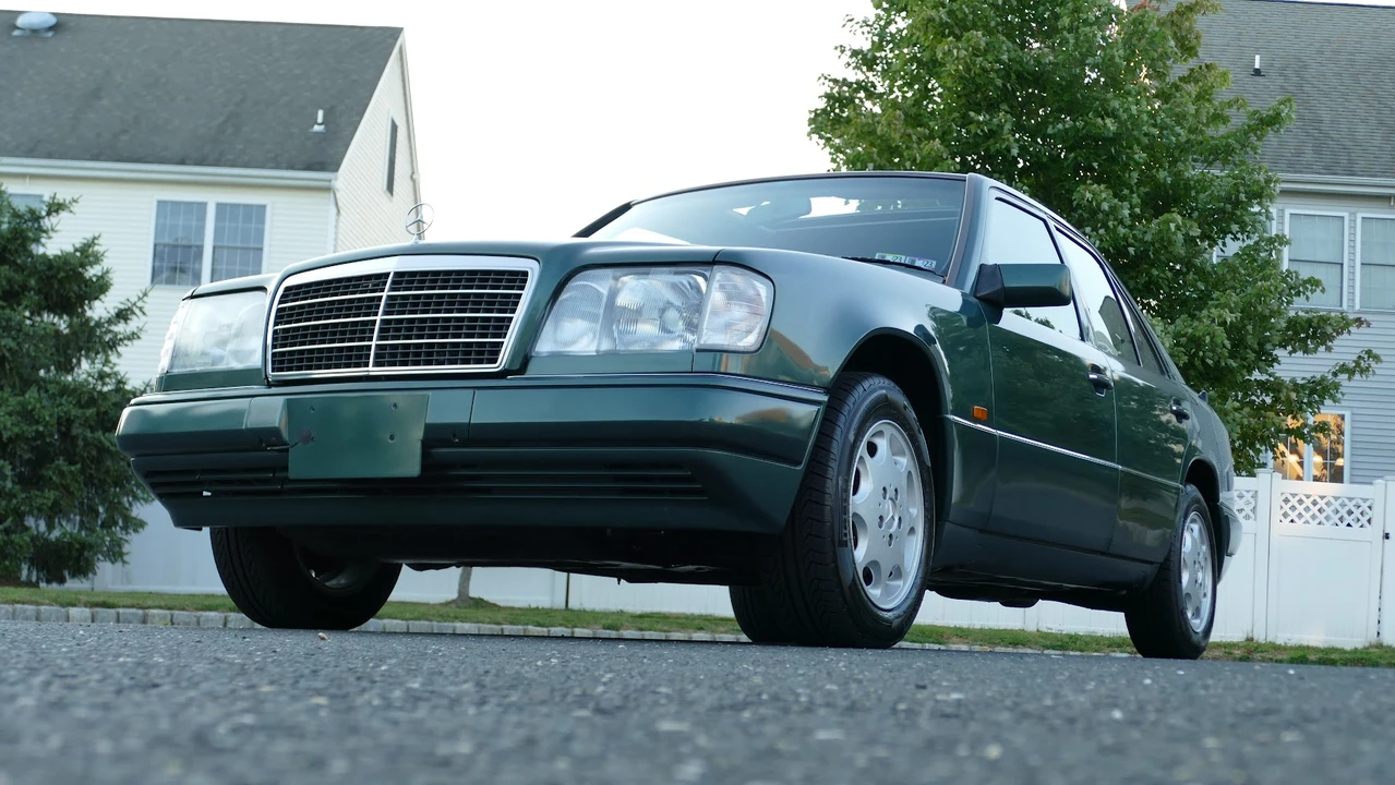 1995 Mercedes-Benz W124 E-Class - Image 2 of 31