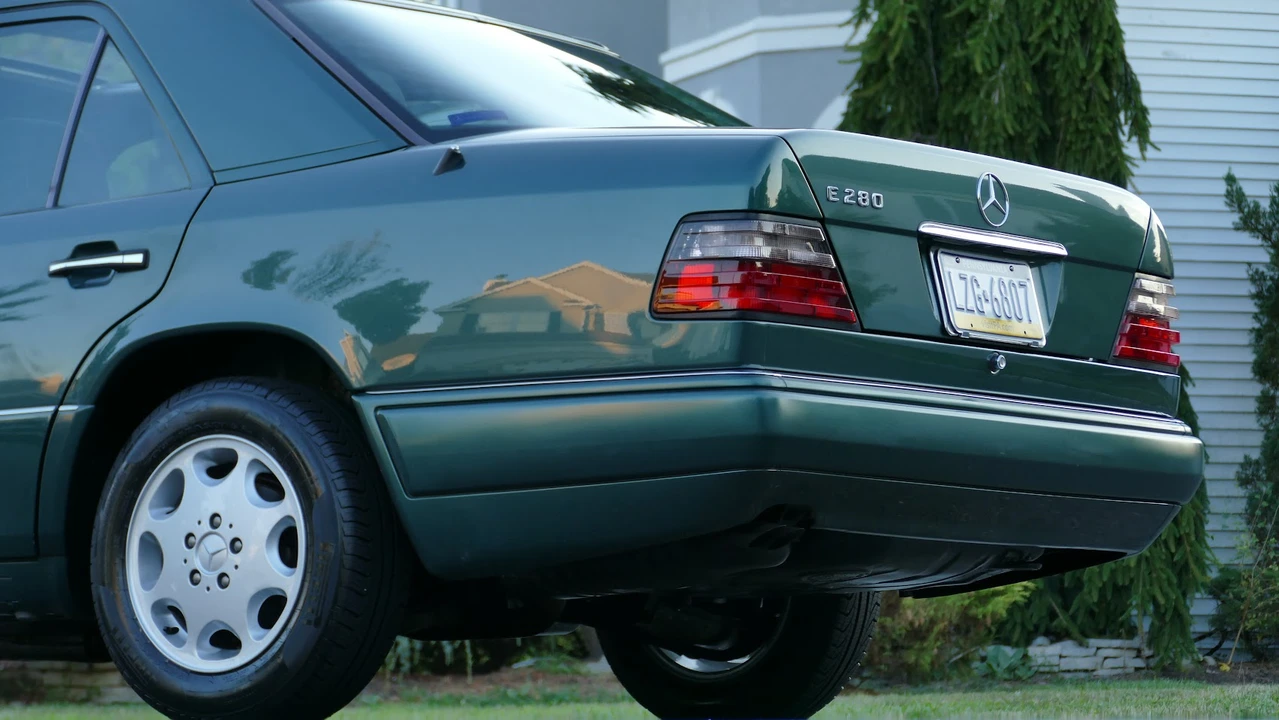 1995 Mercedes-Benz W124 E-Class - Image 25 of 31