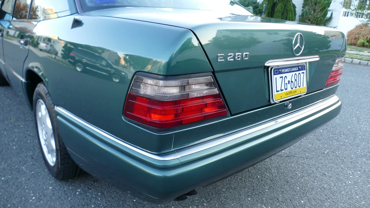 1995 Mercedes-Benz W124 E-Class - Image 27 of 31