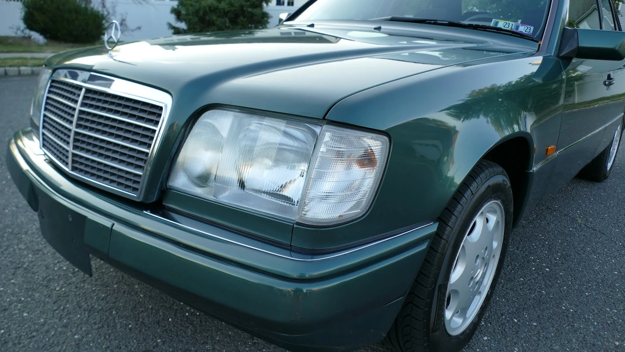 1995 Mercedes-Benz W124 E-Class - Image 16 of 31