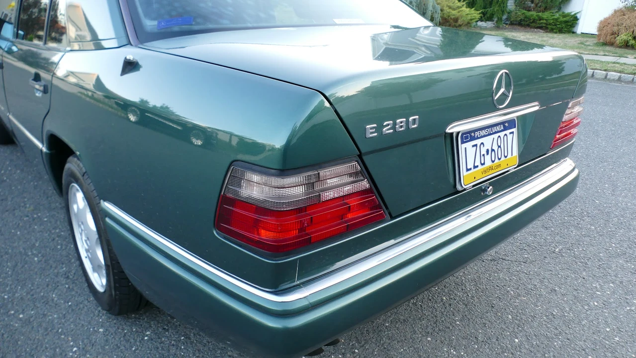 1995 Mercedes-Benz W124 E-Class - Image 28 of 31