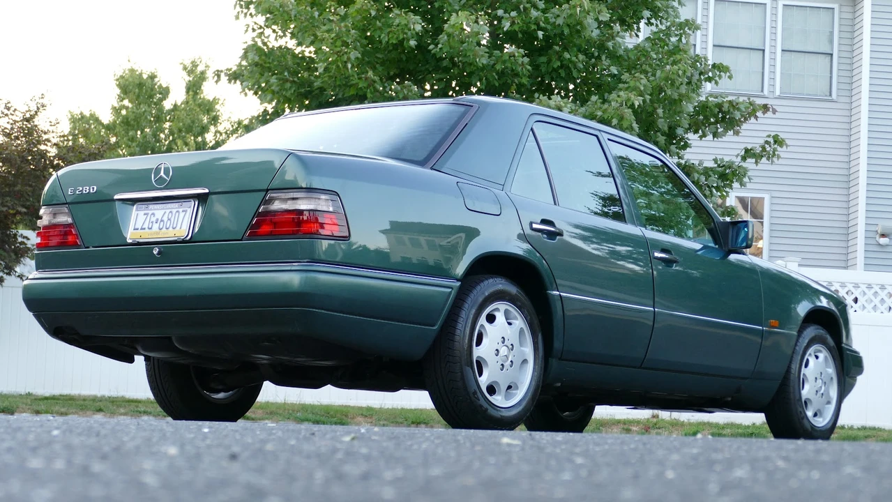 1995 Mercedes-Benz W124 E-Class - Image 8 of 31