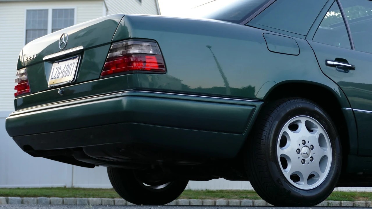 1995 Mercedes-Benz W124 E-Class - Image 29 of 31