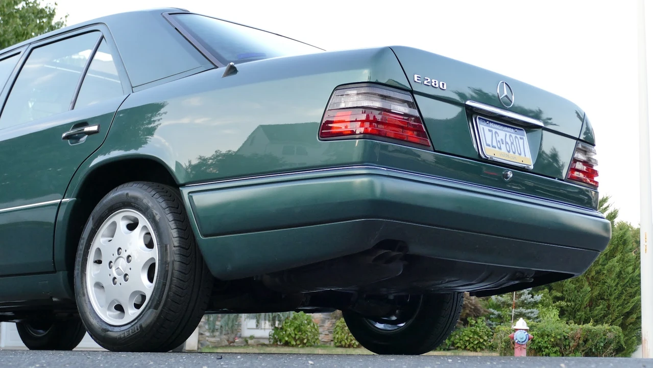 1995 Mercedes-Benz W124 E-Class - Image 26 of 31