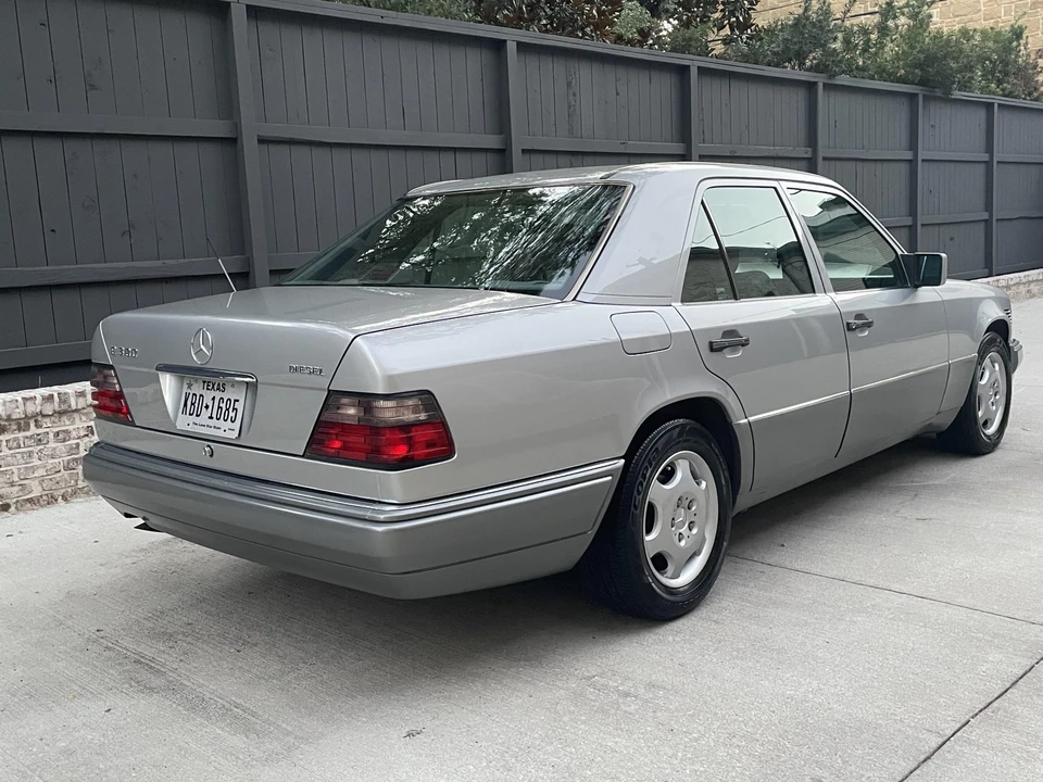 1995 Mercedes-Benz W124 E-Class - Image 24 of 31
