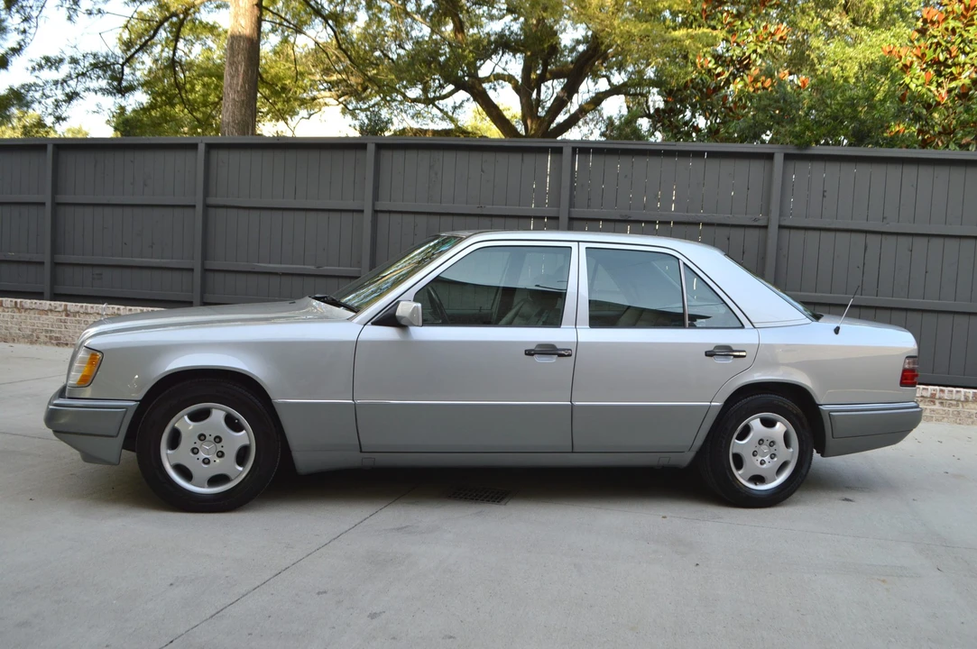 1995 Mercedes-Benz W124 E-Class - Image 7 of 31