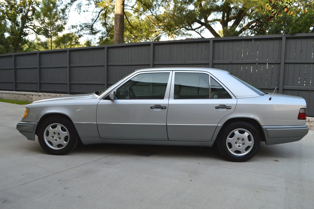 1995 Mercedes-Benz W124 E-Class - Image 8 of 31
