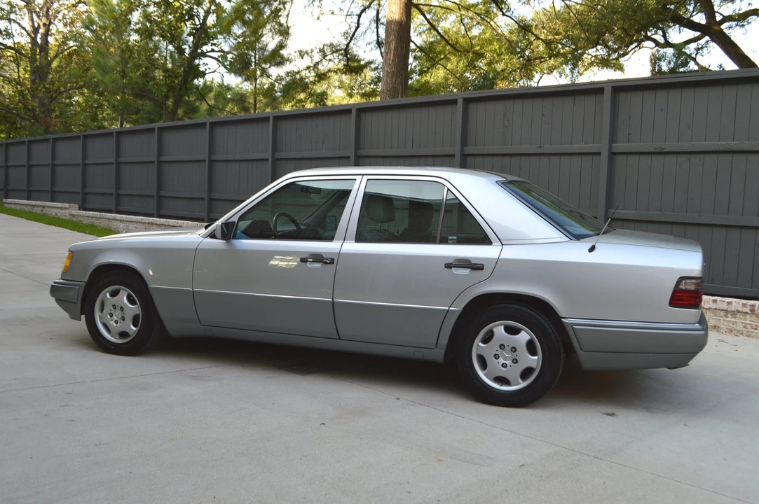 1995 Mercedes-Benz W124 E-Class - Image 9 of 31