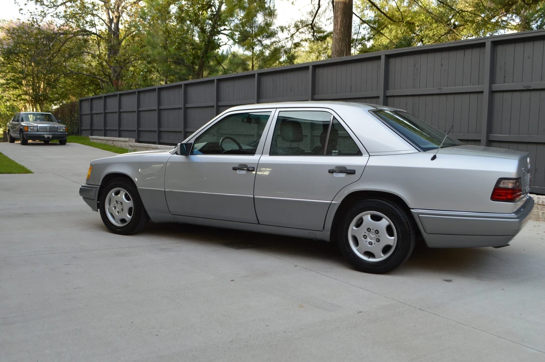1995 Mercedes-Benz W124 E-Class - Image 10 of 31