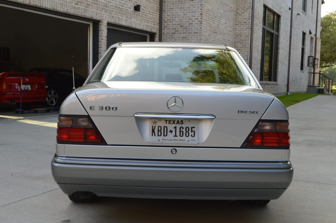 1995 Mercedes-Benz W124 E-Class - Image 13 of 31