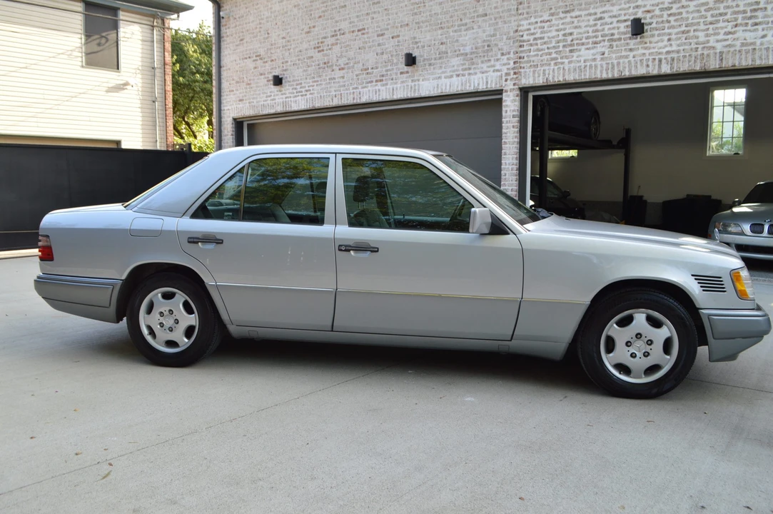 1995 Mercedes-Benz W124 E-Class - Image 28 of 31