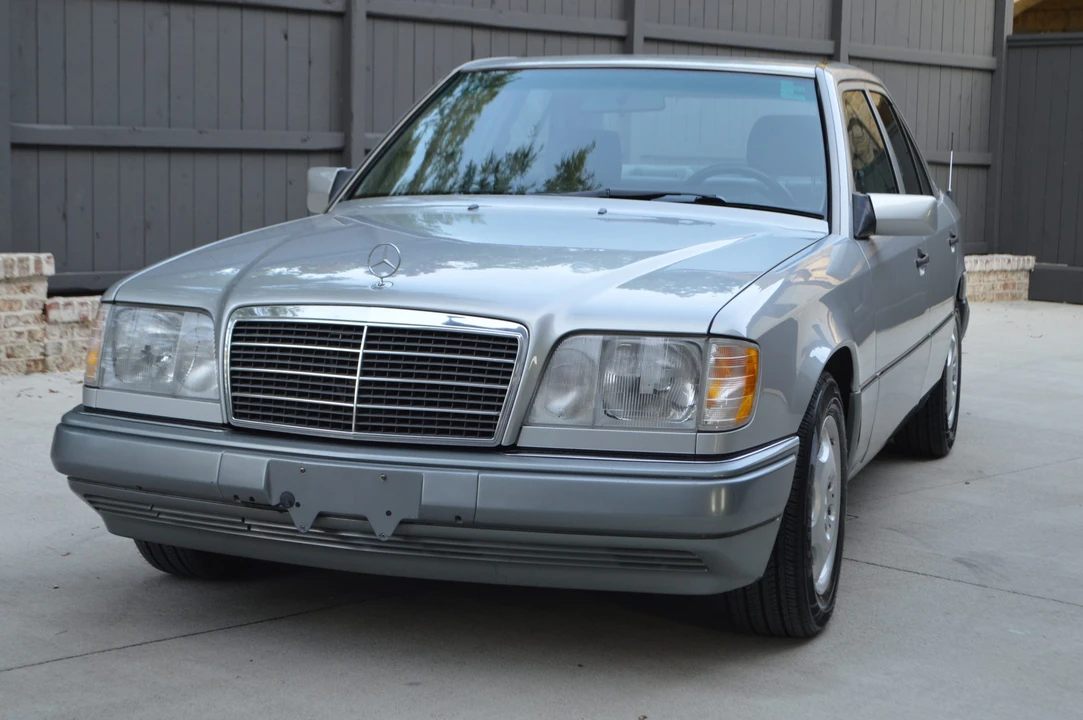 1995 Mercedes-Benz W124 E-Class - Image 2 of 31