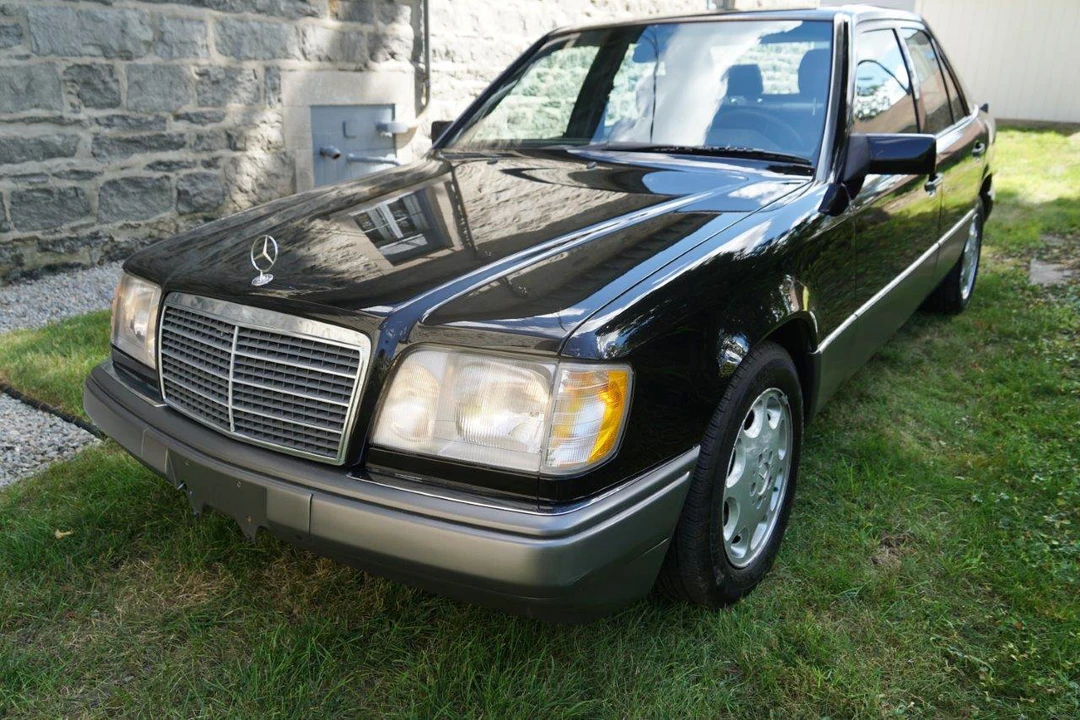 1995 Mercedes-Benz W124 E-Class - Image 2 of 31