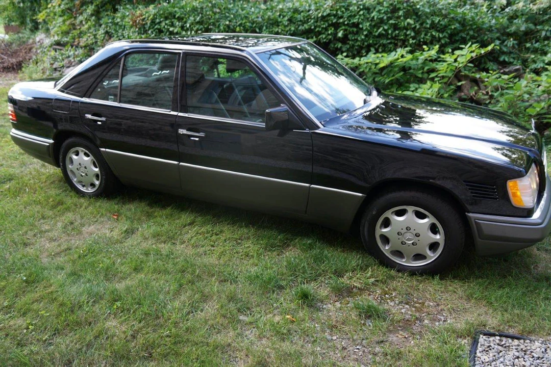 1995 Mercedes-Benz W124 E-Class - Image 9 of 31