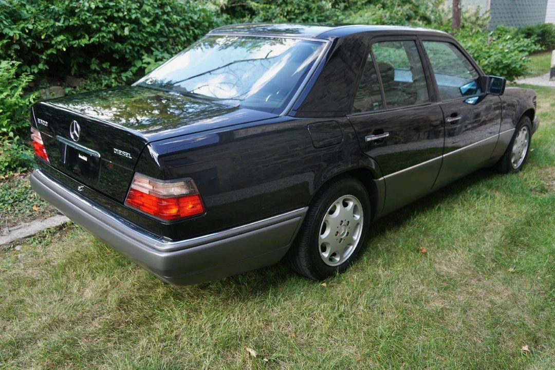 1995 Mercedes-Benz W124 E-Class - Image 8 of 31