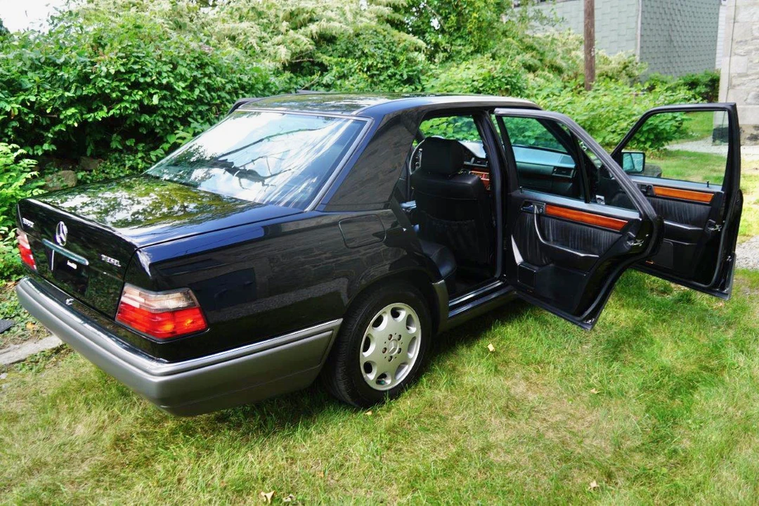 1995 Mercedes-Benz W124 E-Class - Image 16 of 31