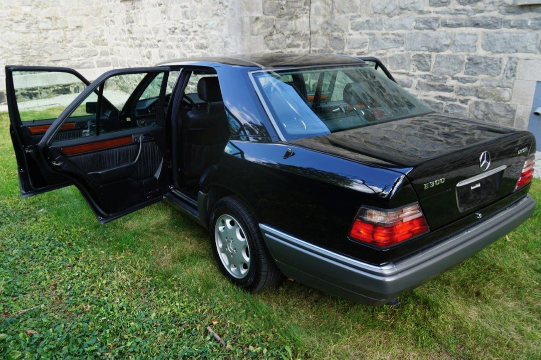 1995 Mercedes-Benz W124 E-Class - Image 13 of 31