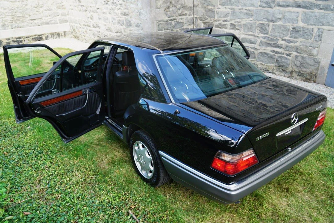 1995 Mercedes-Benz W124 E-Class - Image 12 of 31