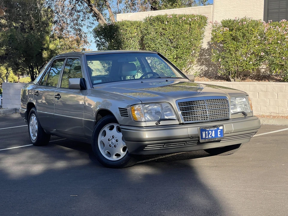 1995 Mercedes-Benz W124 E-Class - Image 2 of 31