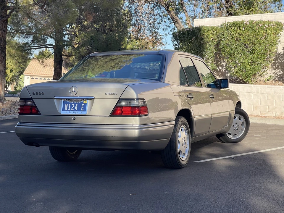 1995 Mercedes-Benz W124 E-Class - Image 11 of 31