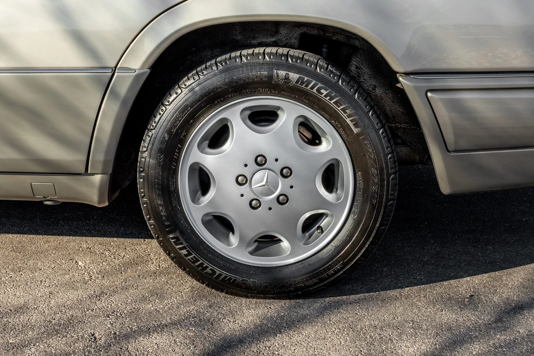 1995 Mercedes-Benz W124 E-Class - Image 28 of 31