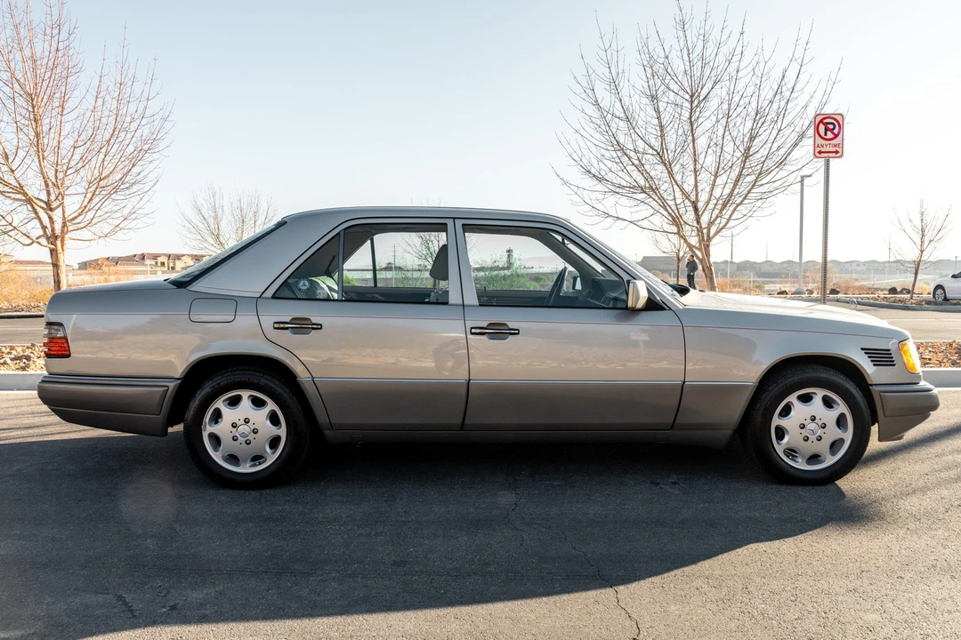1995 Mercedes-Benz W124 E-Class - Image 12 of 31