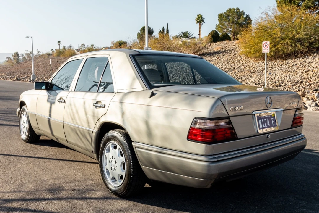 1995 Mercedes-Benz W124 E-Class - Image 7 of 31