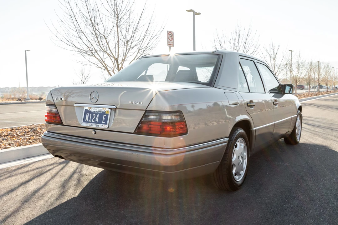 1995 Mercedes-Benz W124 E-Class - Image 9 of 31