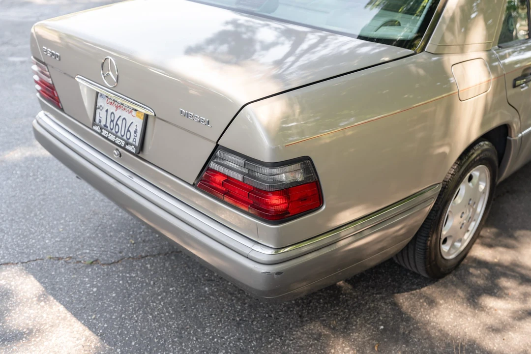 1995 Mercedes-Benz W124 E-Class - Image 13 of 31