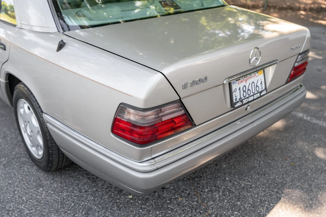 1995 Mercedes-Benz W124 E-Class - Image 12 of 31
