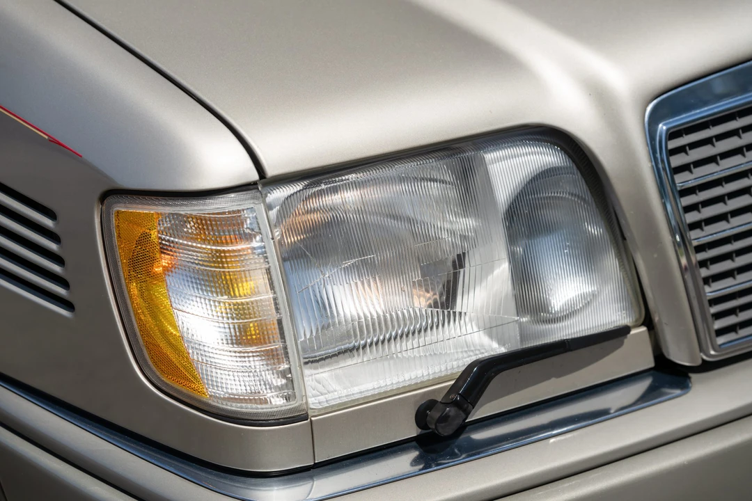 1995 Mercedes-Benz W124 E-Class - Image 14 of 31
